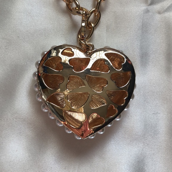 Betsey Johnson Gold Tone Pop Heart Faux Pearl & Crystal Statement Necklace NWT - Picture 13 of 13
